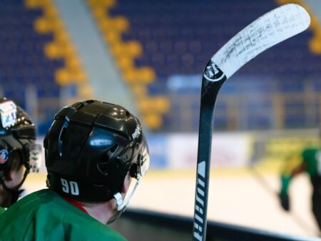 Die besten Eishockey Helme 2025 für Groß und Klein