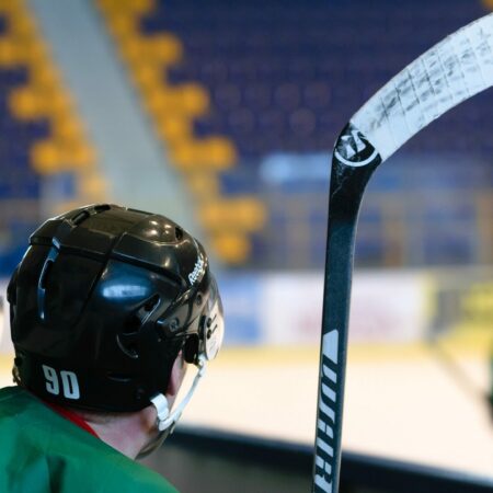 Die besten Eishockey Helme 2025 für Groß und Klein