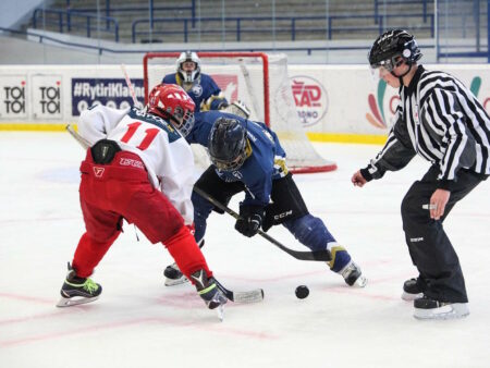 Face-Off im Eishockey: Strategien, Techniken und Einblicke für Fans und Spieler