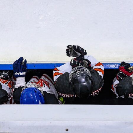 Eishockey Frauen vs. Männer