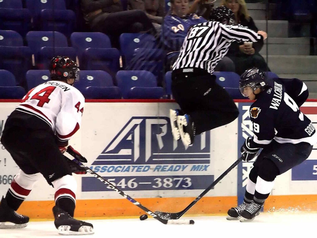 forecheck beim eishockey